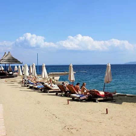 Family Friendly House With A Parking Space - 7914 Holiday home *