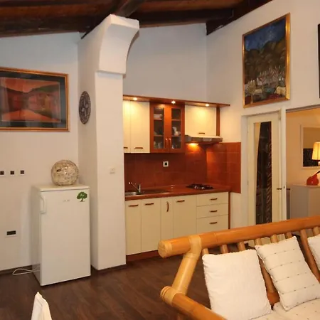 Дом отдыха Family Friendly House With A Parking Space - 7914 Опатия