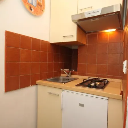 Family Friendly House With A Parking Space - 7914 Опатия