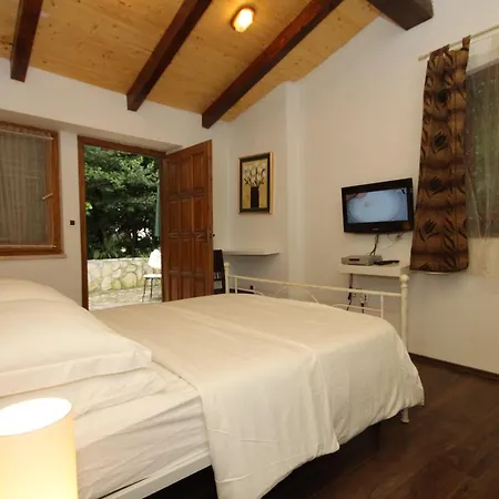 Family Friendly House With A Parking Space - 7914 אופטיה