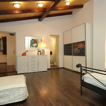 בית נופש Family Friendly House With A Parking Space - 7914 אופטיה