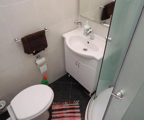 Family Friendly House With A Parking Space - 7914 Semesterbostad