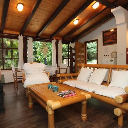 Family Friendly House With A Parking Space - 7914 펜션